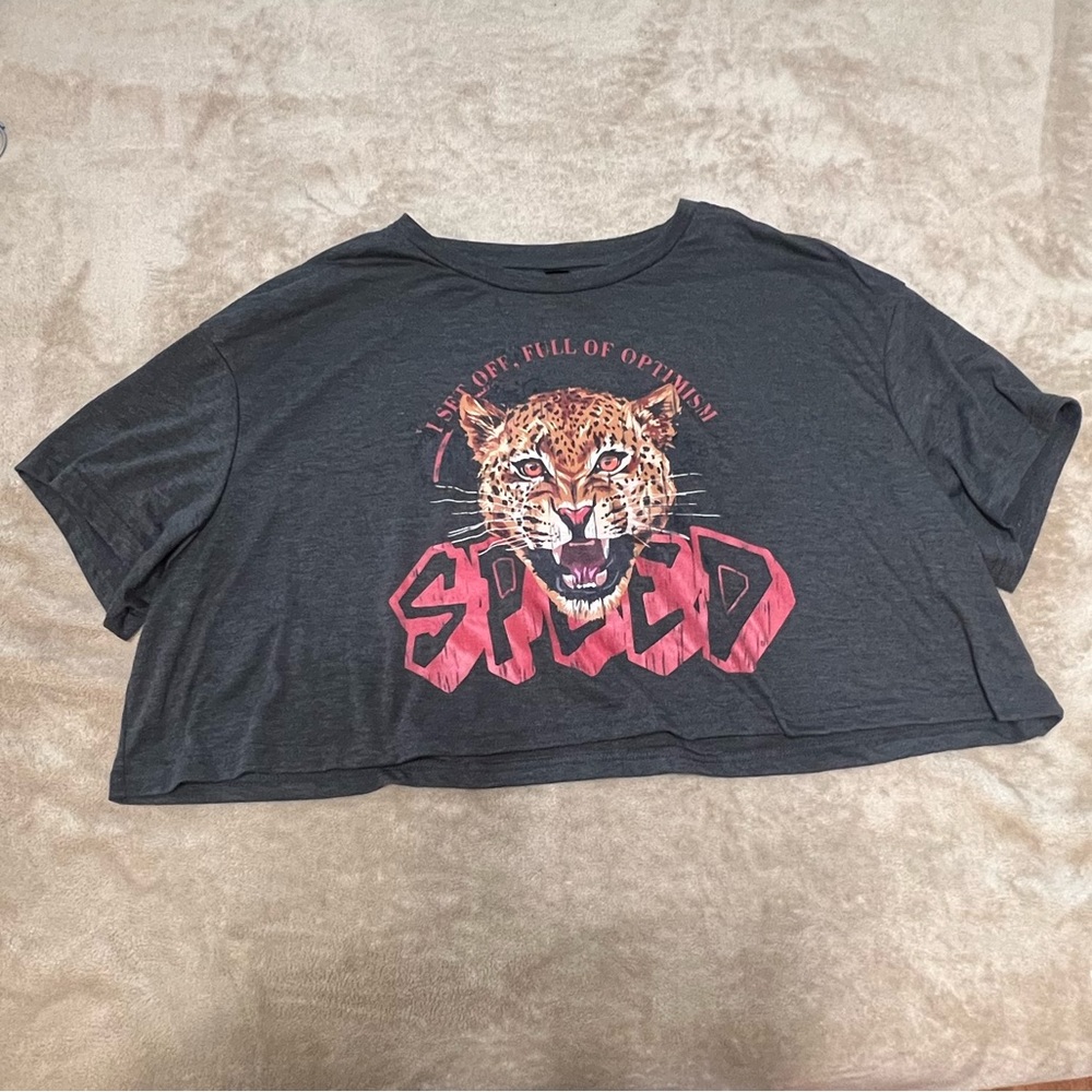 Graphic crop tee